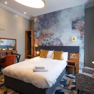 Keavan's Port Hotel, Отель